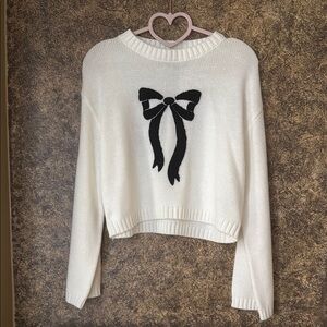 Bow sweater with bell sleeves 💖